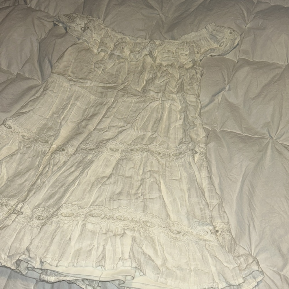 Beautiful off the shoulder white dress 🤍 NEVER WORN